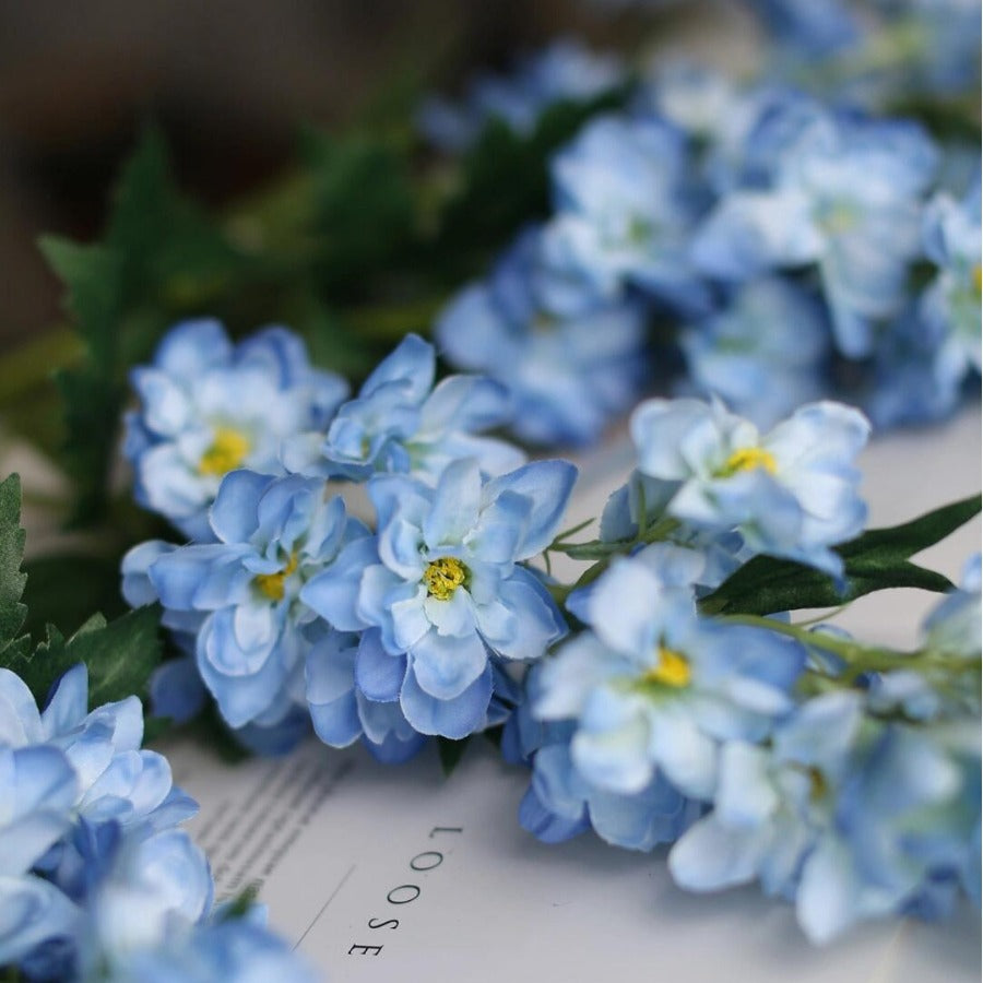 33" blau beflocktes Rittersporn