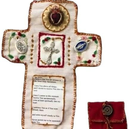 Taschenschrein mit silbernem Kreuz im Inneren, handgefertigt